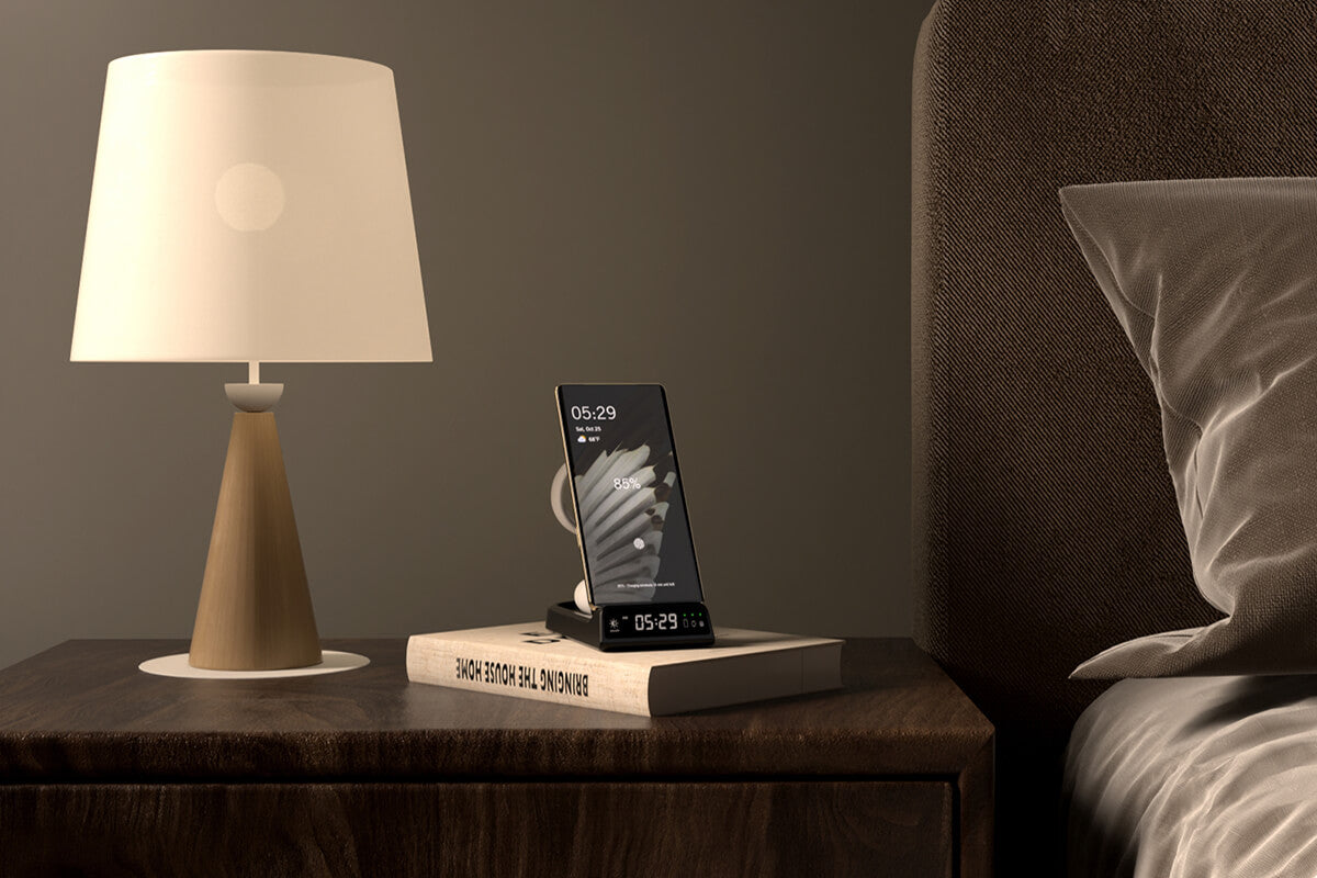 The swanscout 702G combines essential functions into one: a clock with charger station for Google and Samsung users alike.